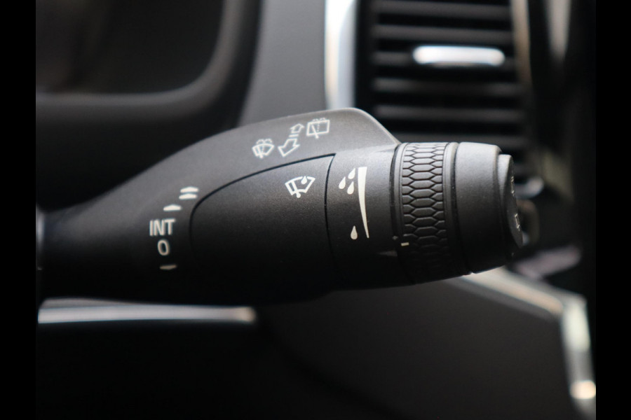 Volvo XC90 2.0 T8 Twin Engine AWD Inscription Automaat / 7 Persoons / Panoramadak / Harman Kardon / Comfortstoelen / Trekhaak / 20 Inch / Stoelverwarming / Achteruitrijcamera / LED / Elektrisch Verstelbare Stoelen