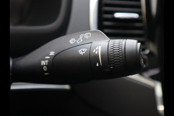 Volvo XC90 2.0 T8 Twin Engine AWD Inscription Automaat / 7 Persoons / Panoramadak / Harman Kardon / Comfortstoelen / Trekhaak / 20 Inch / Stoelverwarming / Achteruitrijcamera / LED / Elektrisch Verstelbare Stoelen