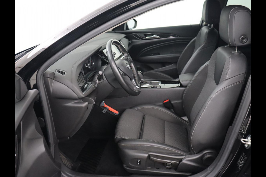 Opel Insignia 1.5 Turbo Innovation | Head-Up | Trekhaak | Stoel & stuurverwarming | Camera | Matrix LED | Carplay | Keyless | Navigatie | Climate control | DAB | Cruise control