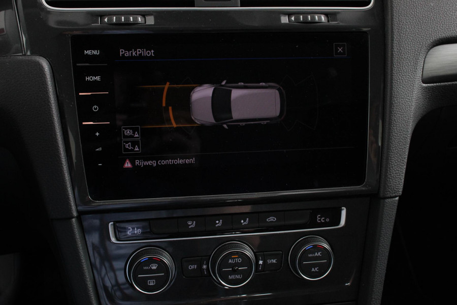 Volkswagen e-Golf Edition | Navigatie | Climate Control | Cruise control adaptief | Parkeer sensoren | Lichtmetalen Velgen 17" | Extra getint glas