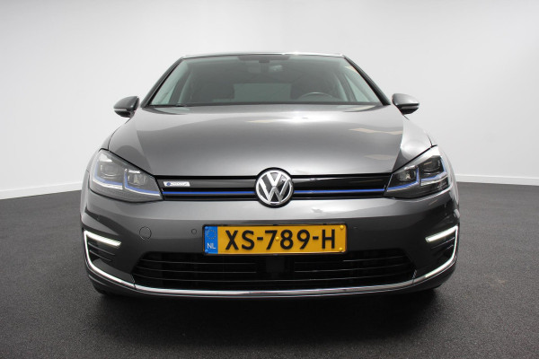 Volkswagen e-Golf Edition | Navigatie | Climate Control | Cruise control adaptief | Parkeer sensoren | Lichtmetalen Velgen 17" | Extra getint glas