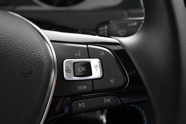 Volkswagen e-Golf Edition | Navigatie | Climate Control | Cruise control adaptief | Parkeer sensoren | Lichtmetalen Velgen 17" | Extra getint glas