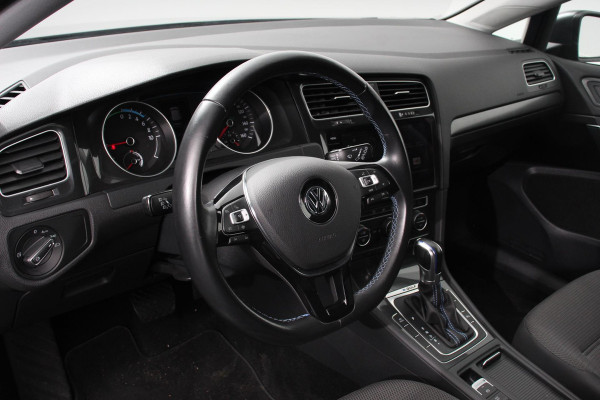 Volkswagen e-Golf Edition | Navigatie | Climate Control | Cruise control adaptief | Parkeer sensoren | Lichtmetalen Velgen 17" | Extra getint glas