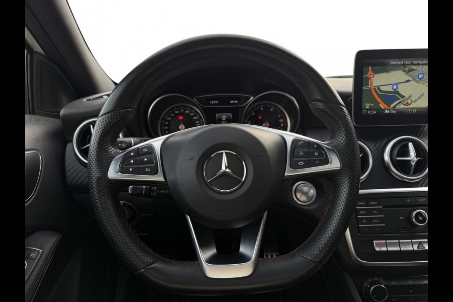 Mercedes-Benz A-Klasse 180 AMG-Line Pano Sportstoelen Led Navi Camera Parkeersensor V+A Cruise Control Sfeerverlichting