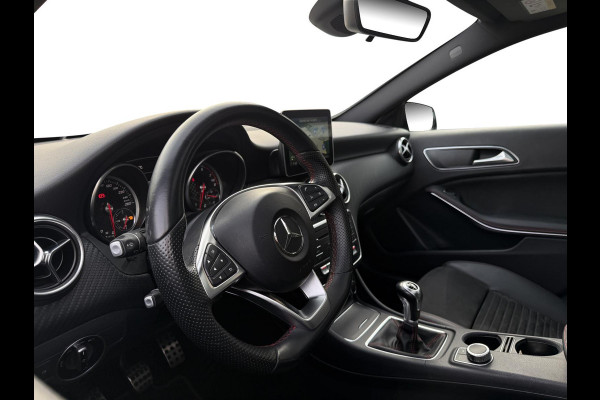 Mercedes-Benz A-Klasse 180 AMG-Line Pano Sportstoelen Led Navi Camera Parkeersensor V+A Cruise Control Sfeerverlichting