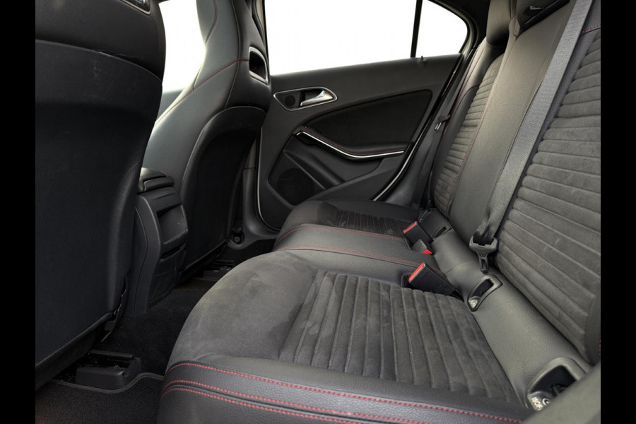 Mercedes-Benz A-Klasse 180 AMG-Line Pano Sportstoelen Led Navi Camera Parkeersensor V+A Cruise Control Sfeerverlichting