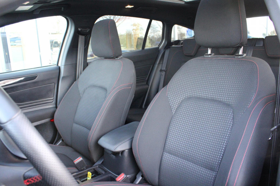 Ford FOCUS Wagon 1.0 EcoBoost Hybrid ST Line X 155pk | Trekhaak afneembaar | Panoramadak | Bang&Olufsen | Adaptive cruise control | Winter Pack | All season banden | Camera