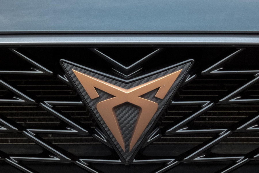 CUPRA Leon 1.4 e-Hybrid Performance VZ 245 | PANORAMADAK | ELEKTRISCH VERSTELBARE BESTUUDERSSTOEL | ACC | STUURWIELVERWARMING