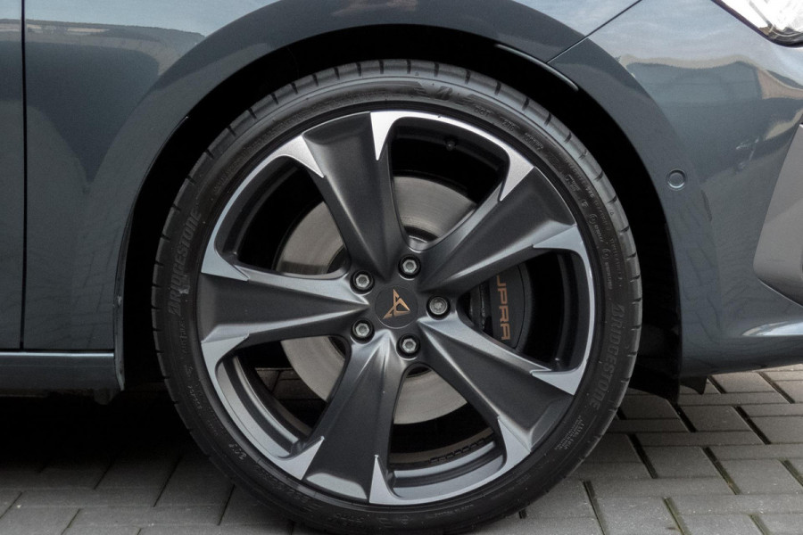 CUPRA Leon 1.4 e-Hybrid Performance VZ 245 | PANORAMADAK | ELEKTRISCH VERSTELBARE BESTUUDERSSTOEL | ACC | STUURWIELVERWARMING