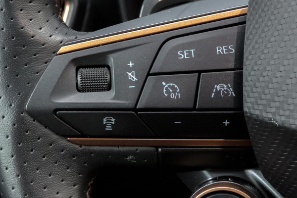 CUPRA Leon 1.4 e-Hybrid Performance VZ 245 | PANORAMADAK | ELEKTRISCH VERSTELBARE BESTUUDERSSTOEL | ACC | STUURWIELVERWARMING