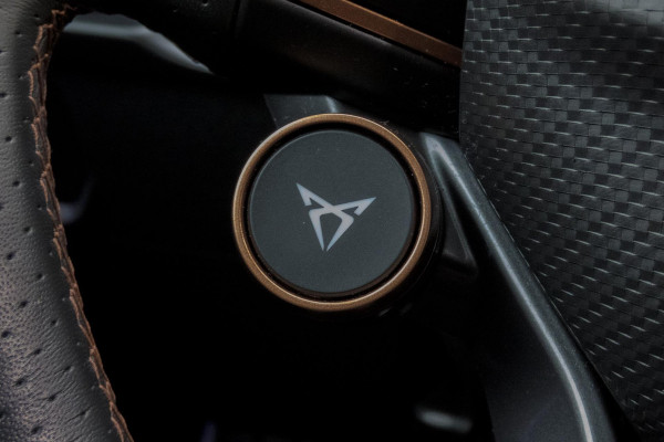 CUPRA Leon 1.4 e-Hybrid Performance VZ 245 | PANORAMADAK | ELEKTRISCH VERSTELBARE BESTUUDERSSTOEL | ACC | STUURWIELVERWARMING