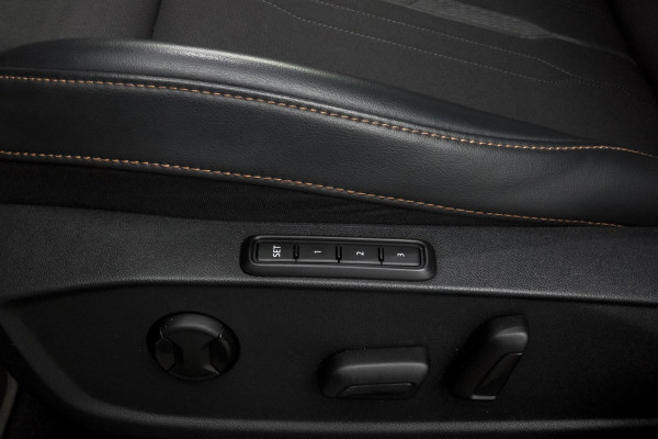 CUPRA Leon 1.4 e-Hybrid Performance VZ 245 | PANORAMADAK | ELEKTRISCH VERSTELBARE BESTUUDERSSTOEL | ACC | STUURWIELVERWARMING