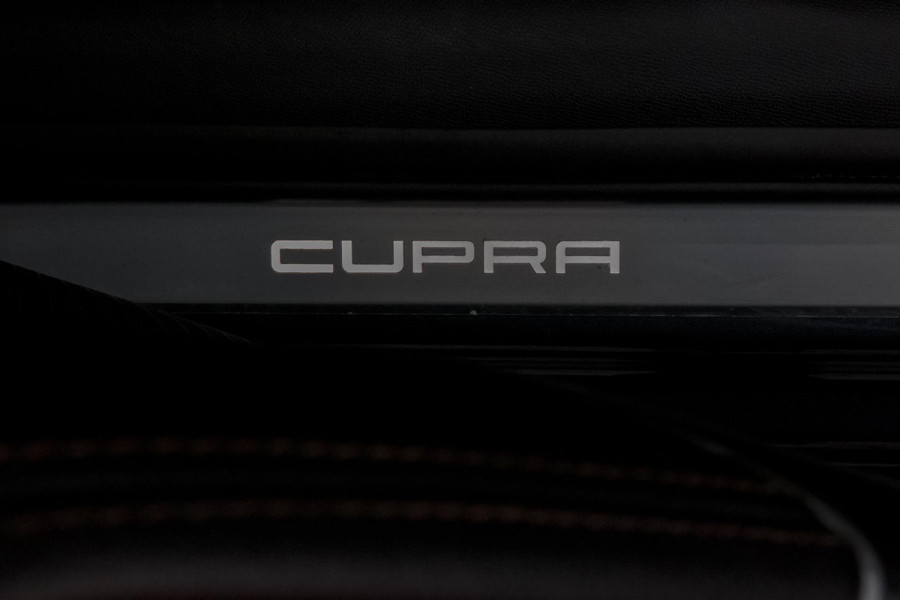 CUPRA Leon 1.4 e-Hybrid Performance VZ 245 | PANORAMADAK | ELEKTRISCH VERSTELBARE BESTUUDERSSTOEL | ACC | STUURWIELVERWARMING