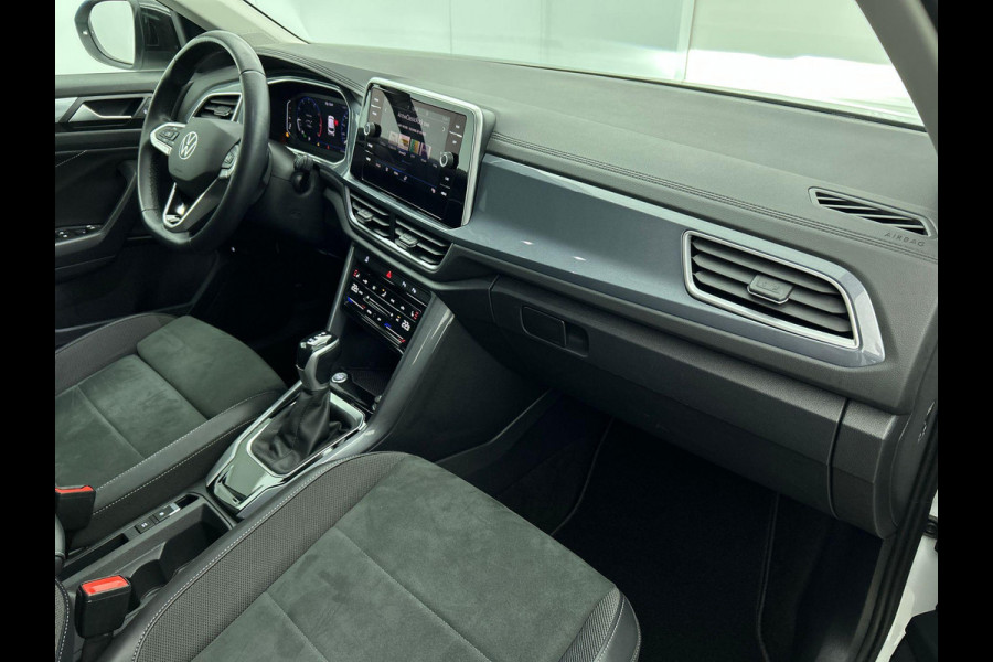 Volkswagen T-Roc 1.5 TSI 150pk DSG Style | two tone | Navigatie | Apple Carplay/Android Auto | Parkeersensoren | Camera | Adaptive Cruise Control | Blind Spot Assist | Park Assist | Stoel- en stuurverwarming | Elektrische achterklep | LED-koplampen