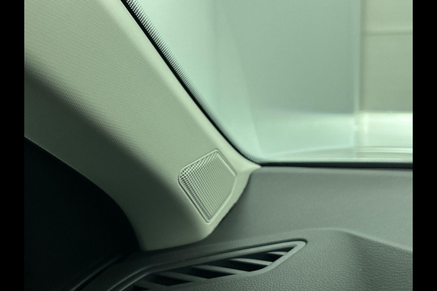 Volkswagen T-Roc 1.5 TSI 150pk DSG Style | two tone | Navigatie | Apple Carplay/Android Auto | Parkeersensoren | Camera | Adaptive Cruise Control | Blind Spot Assist | Park Assist | Stoel- en stuurverwarming | Elektrische achterklep | LED-koplampen