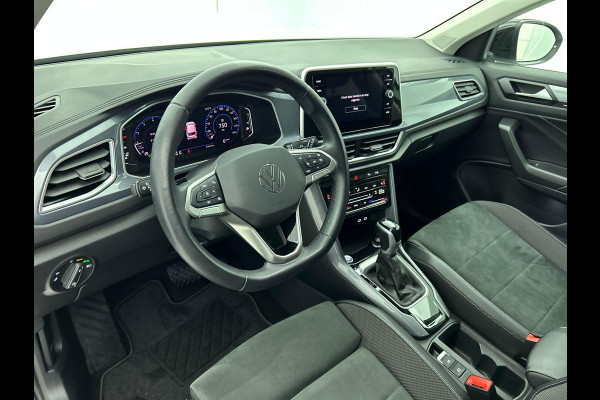 Volkswagen T-Roc 1.5 TSI 150pk DSG Style | two tone | Navigatie | Apple Carplay/Android Auto | Parkeersensoren | Camera | Adaptive Cruise Control | Blind Spot Assist | Park Assist | Stoel- en stuurverwarming | Elektrische achterklep | LED-koplampen