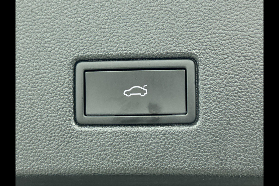 Volkswagen T-Roc 1.5 TSI 150pk DSG Style | two tone | Navigatie | Apple Carplay/Android Auto | Parkeersensoren | Camera | Adaptive Cruise Control | Blind Spot Assist | Park Assist | Stoel- en stuurverwarming | Elektrische achterklep | LED-koplampen