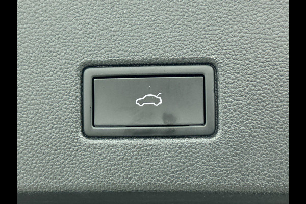 Volkswagen T-Roc 1.5 TSI 150pk DSG Style | two tone | Navigatie | Apple Carplay/Android Auto | Parkeersensoren | Camera | Adaptive Cruise Control | Blind Spot Assist | Park Assist | Stoel- en stuurverwarming | Elektrische achterklep | LED-koplampen