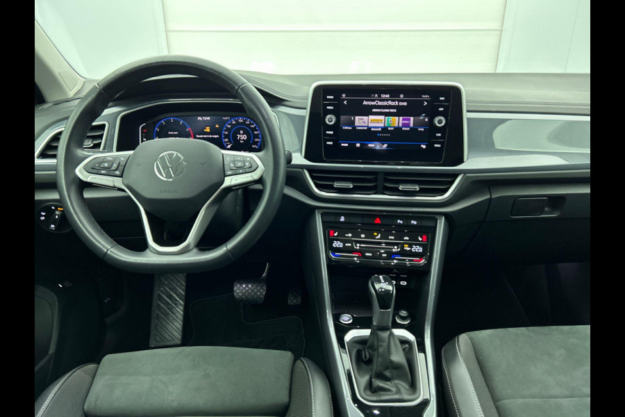 Volkswagen T-Roc 1.5 TSI 150pk DSG Style | two tone | Navigatie | Apple Carplay/Android Auto | Parkeersensoren | Camera | Adaptive Cruise Control | Blind Spot Assist | Park Assist | Stoel- en stuurverwarming | Elektrische achterklep | LED-koplampen