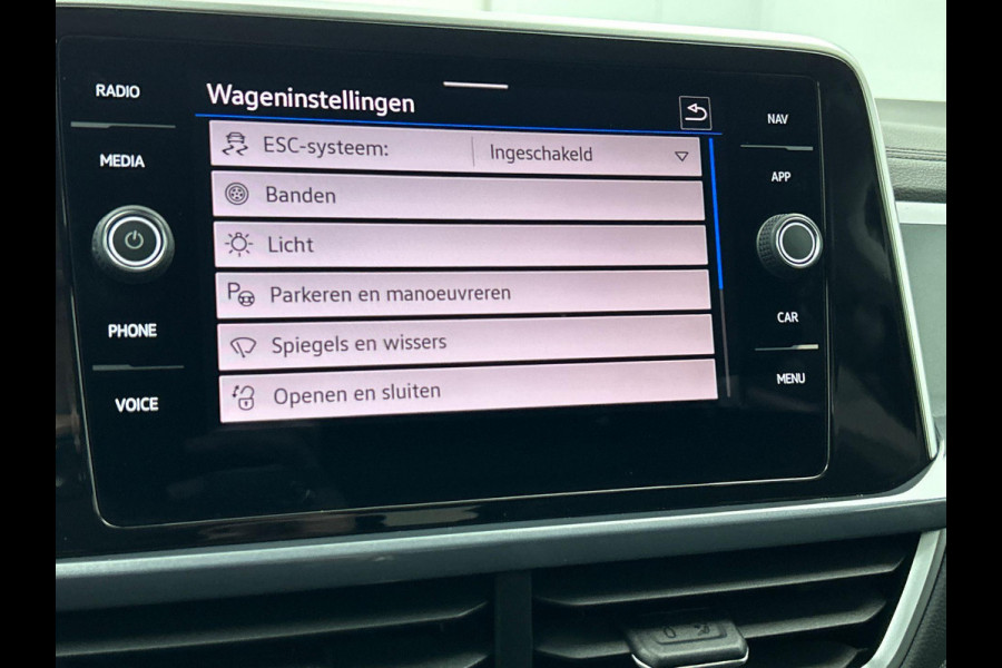 Volkswagen T-Roc 1.5 TSI 150pk DSG Style | two tone | Navigatie | Apple Carplay/Android Auto | Parkeersensoren | Camera | Adaptive Cruise Control | Blind Spot Assist | Park Assist | Stoel- en stuurverwarming | Elektrische achterklep | LED-koplampen