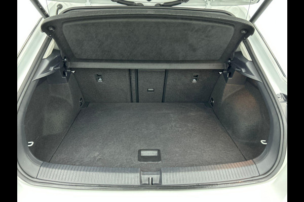 Volkswagen T-Roc 1.5 TSI 150pk DSG Style | two tone | Navigatie | Apple Carplay/Android Auto | Parkeersensoren | Camera | Adaptive Cruise Control | Blind Spot Assist | Park Assist | Stoel- en stuurverwarming | Elektrische achterklep | LED-koplampen