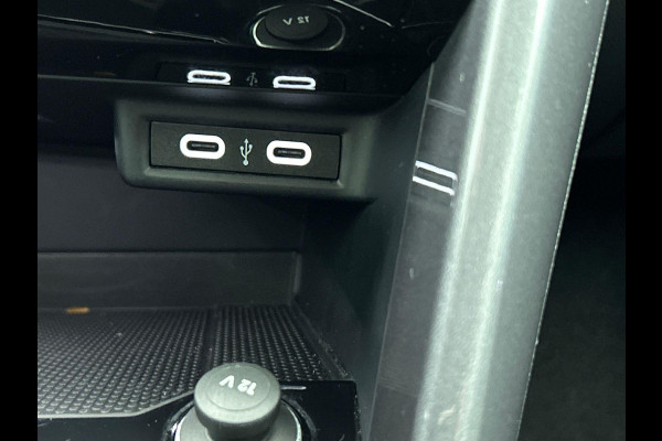 Volkswagen T-Roc 1.5 TSI 150pk DSG Style | two tone | Navigatie | Apple Carplay/Android Auto | Parkeersensoren | Camera | Adaptive Cruise Control | Blind Spot Assist | Park Assist | Stoel- en stuurverwarming | Elektrische achterklep | LED-koplampen