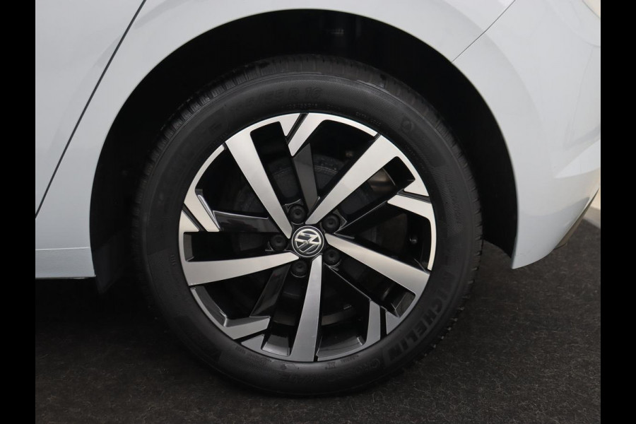 Volkswagen Polo 1.0 TSI Beats | Origineel NL | Virtual Cockpit | Carplay | Parkeerhulp | Adaptive cruise | Navigatie | Climate control | Beats Audio | Getint glas