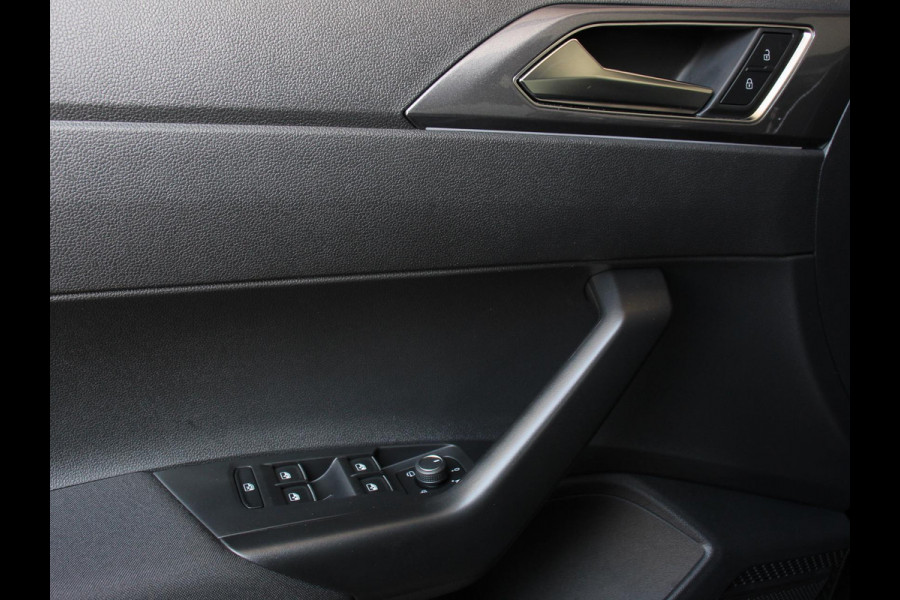 Volkswagen Polo 2.0 TSI GTI Automaat | Apple Carplay / Android Auto | Parkersensoren V+A | Park Assist | Dodehoek Assistent | Adaptive Cruise Control | Verwarmde Voorstoelen | DAB+