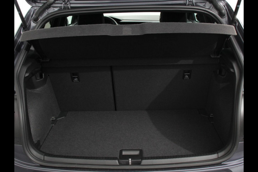 Volkswagen Polo 2.0 TSI GTI Automaat | Apple Carplay / Android Auto | Parkersensoren V+A | Park Assist | Dodehoek Assistent | Adaptive Cruise Control | Verwarmde Voorstoelen | DAB+