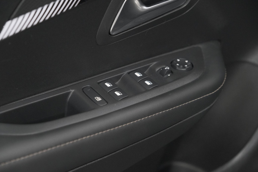 Peugeot 208 PureTech 100 Allure | Parkeersensoren | Navigatie | Apple Carplay