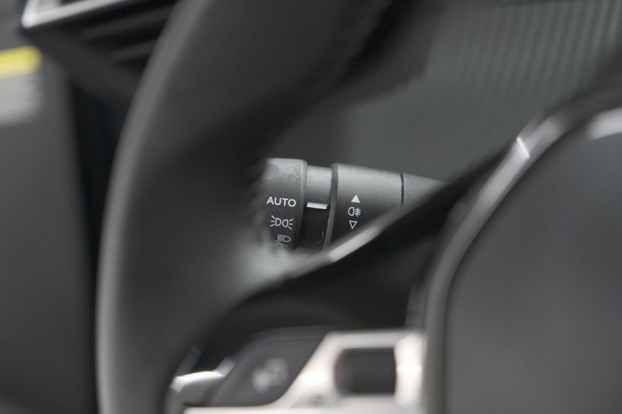 Peugeot 208 PureTech 100 Allure | Parkeersensoren | Navigatie | Apple Carplay