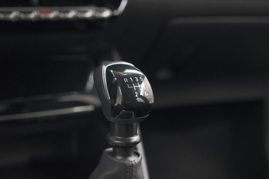 Peugeot 208 PureTech 100 Allure | Parkeersensoren | Navigatie | Apple Carplay