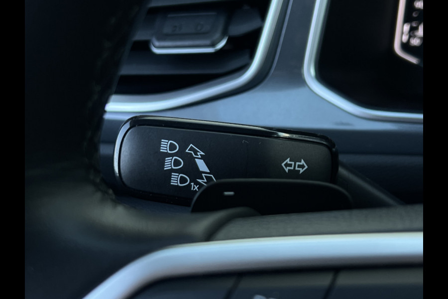 Volkswagen T-Roc 1.5 TSI Style | Trekhaak | ACC | IQ Light | CarPlay | DAB+ | ErgoActive