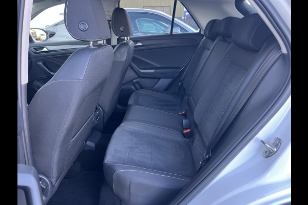 Volkswagen T-Roc 1.5 TSI Style | Trekhaak | ACC | IQ Light | CarPlay | DAB+ | ErgoActive
