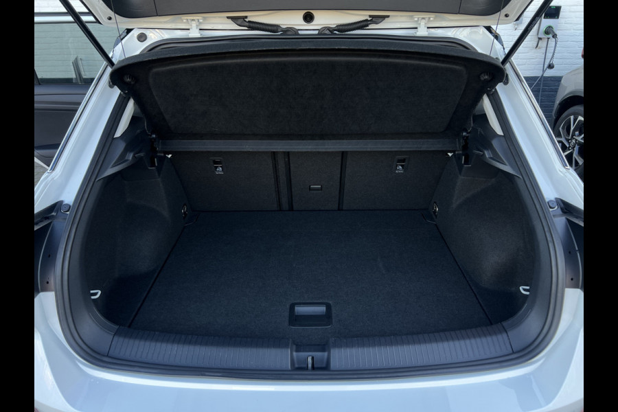 Volkswagen T-Roc 1.5 TSI Style | Trekhaak | ACC | IQ Light | CarPlay | DAB+ | ErgoActive