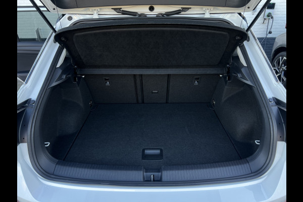 Volkswagen T-Roc 1.5 TSI Style | Trekhaak | ACC | IQ Light | CarPlay | DAB+ | ErgoActive