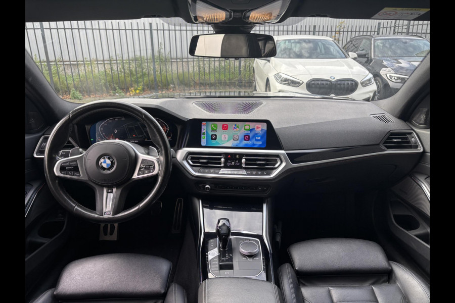 BMW 3 Serie Touring 330i xDrive High Executive M Sport Pakket Automaat / Live Cockpit Professional / Panoramadak / Trekhaak / Leder / Apple CarPlay / Harman Kardon / 19 Inch / Shadow Line / Laserlicht / Head-Up Display / M Sportremsysteem / Adaptief M-onderstel