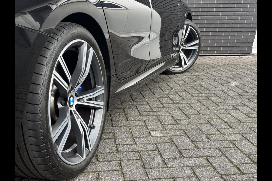 BMW 3 Serie Touring 330i xDrive High Executive M Sport Pakket Automaat / Live Cockpit Professional / Panoramadak / Trekhaak / Leder / Apple CarPlay / Harman Kardon / 19 Inch / Shadow Line / Laserlicht / Head-Up Display / M Sportremsysteem / Adaptief M-onderstel