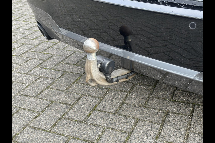 BMW 3 Serie Touring 330i xDrive High Executive M Sport Pakket Automaat / Live Cockpit Professional / Panoramadak / Trekhaak / Leder / Apple CarPlay / Harman Kardon / 19 Inch / Shadow Line / Laserlicht / Head-Up Display / M Sportremsysteem / Adaptief M-onderstel