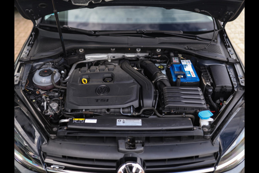 Volkswagen GOLF Variant 1.5 TSI Highline Business R -Line | Keyless | Massage | Trekhaak | Stoelverw. | PDC