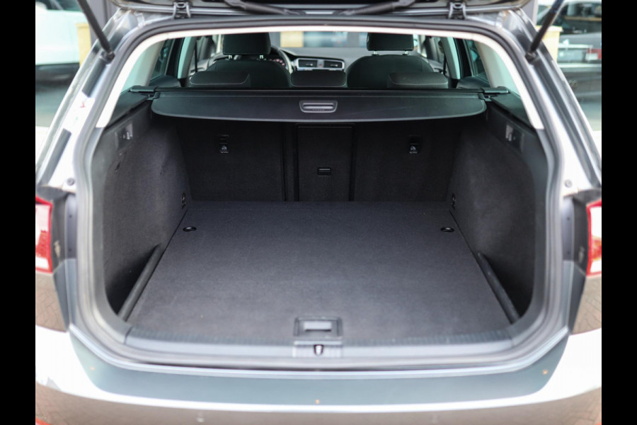 Volkswagen GOLF Variant 1.5 TSI Highline Business R -Line | Keyless | Massage | Trekhaak | Stoelverw. | PDC