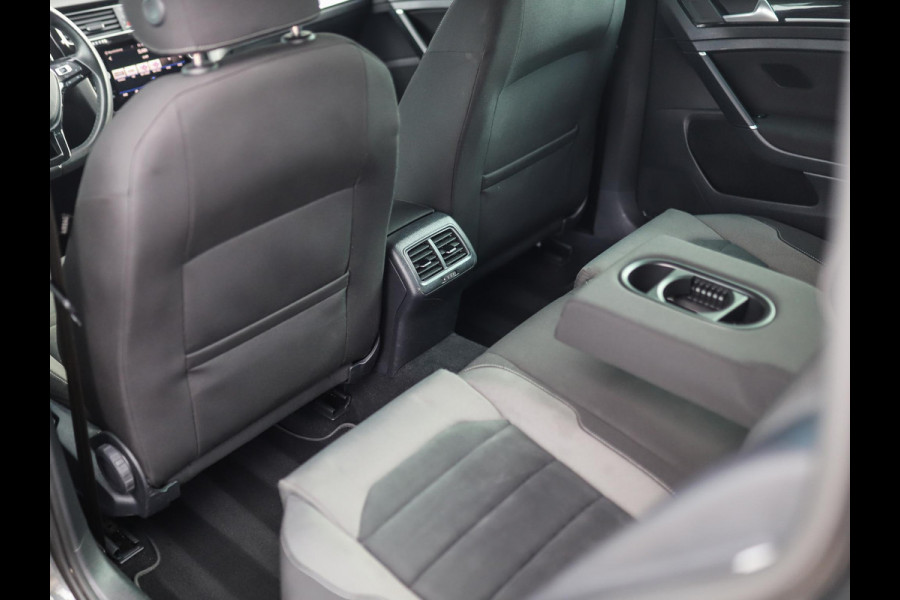 Volkswagen GOLF Variant 1.5 TSI Highline Business R -Line | Keyless | Massage | Trekhaak | Stoelverw. | PDC