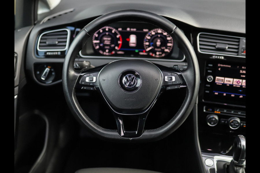 Volkswagen GOLF Variant 1.5 TSI Highline Business R -Line | Keyless | Massage | Trekhaak | Stoelverw. | PDC