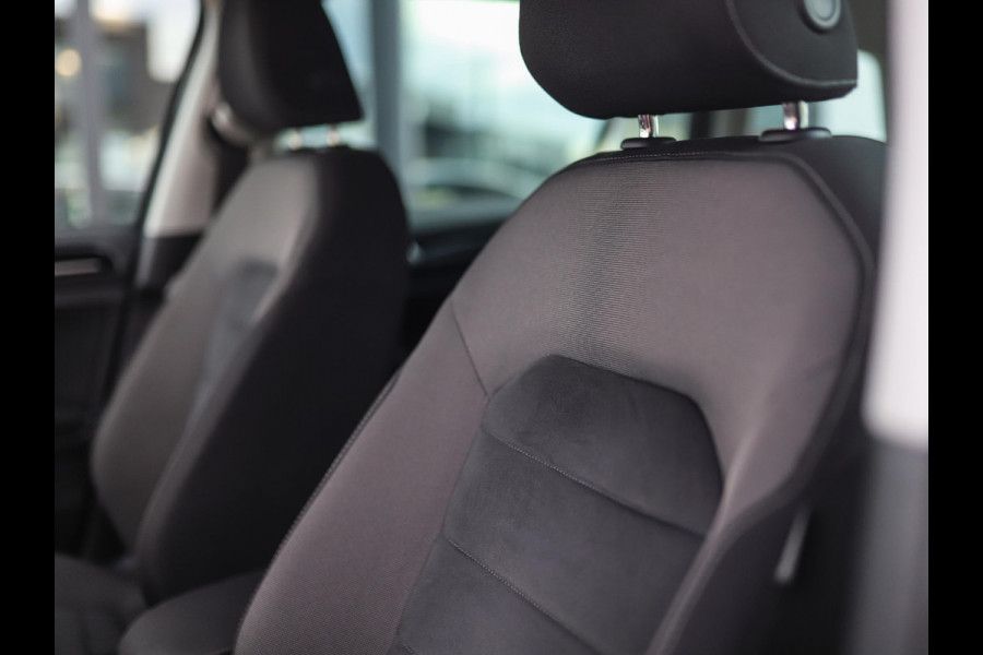 Volkswagen GOLF Variant 1.5 TSI Highline Business R -Line | Keyless | Massage | Trekhaak | Stoelverw. | PDC