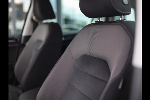 Volkswagen GOLF Variant 1.5 TSI Highline Business R -Line | Keyless | Massage | Trekhaak | Stoelverw. | PDC