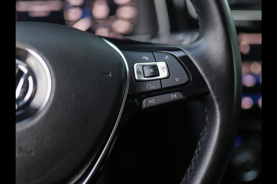 Volkswagen GOLF Variant 1.5 TSI Highline Business R -Line | Keyless | Massage | Trekhaak | Stoelverw. | PDC