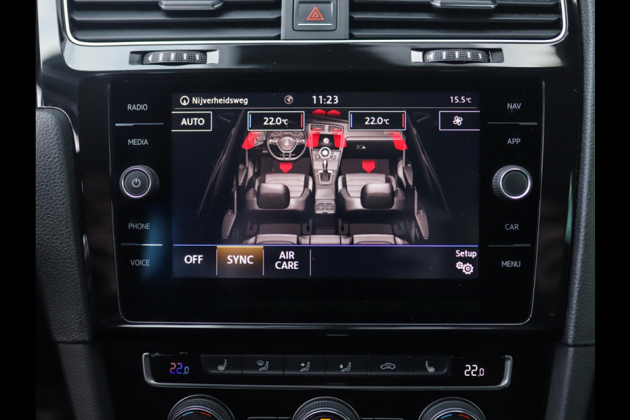 Volkswagen GOLF Variant 1.5 TSI Highline Business R -Line | Keyless | Massage | Trekhaak | Stoelverw. | PDC