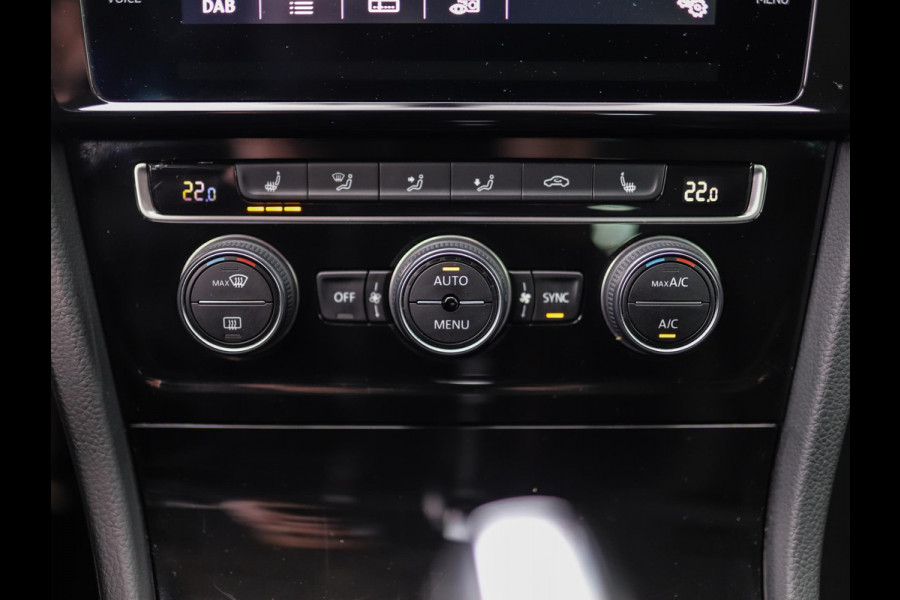 Volkswagen GOLF Variant 1.5 TSI Highline Business R -Line | Keyless | Massage | Trekhaak | Stoelverw. | PDC