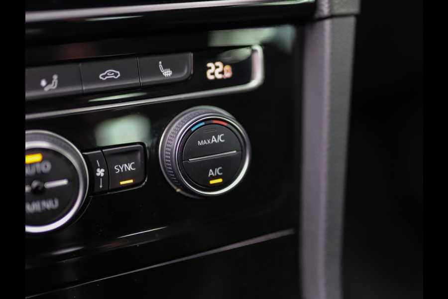 Volkswagen GOLF Variant 1.5 TSI Highline Business R -Line | Keyless | Massage | Trekhaak | Stoelverw. | PDC