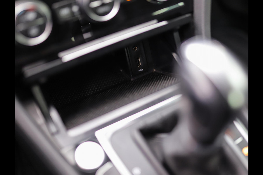 Volkswagen GOLF Variant 1.5 TSI Highline Business R -Line | Keyless | Massage | Trekhaak | Stoelverw. | PDC